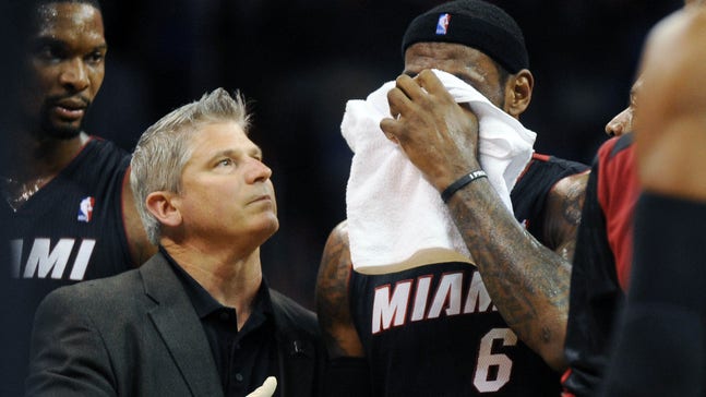LeBron suffers broken nose, game-time decision for Bulls